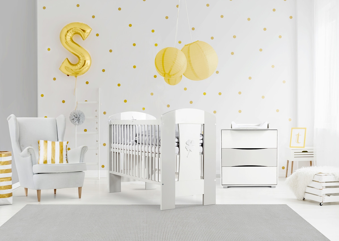 Klupś Nati clover Babyzimmer (Babybett 120x60cm + Wickelkommode mit Wickelaufsatz ) Farbe Weiß/light grau