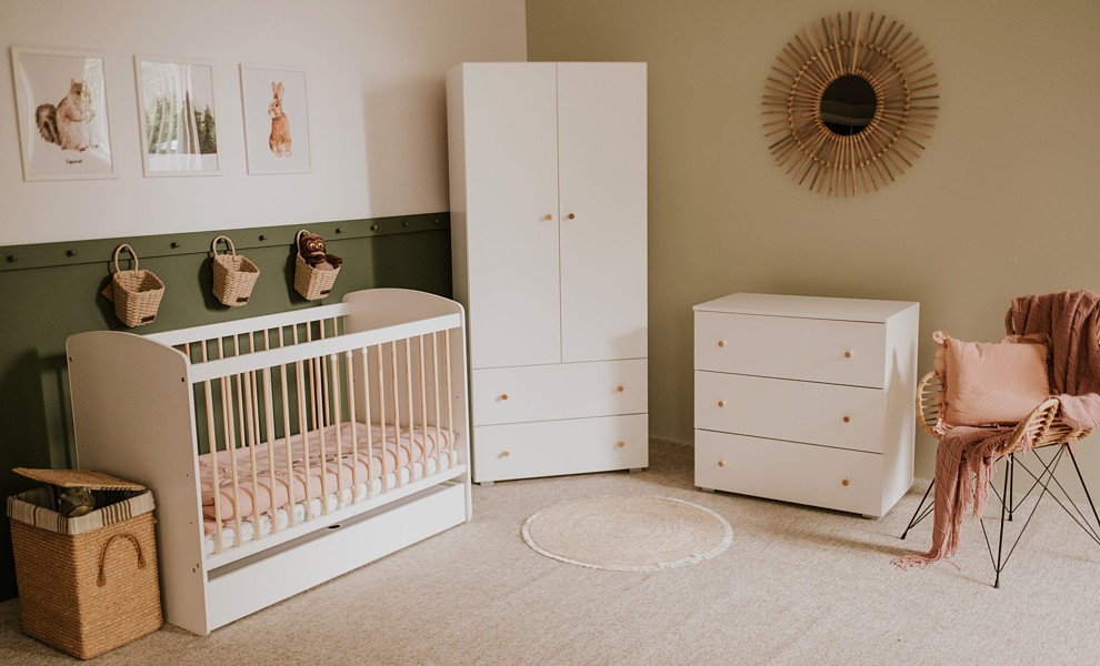 Klupś (crib Karolina II with drawer white-pine 120x60cm + chest of drawers with changing table +2-door wardrobe ) white
