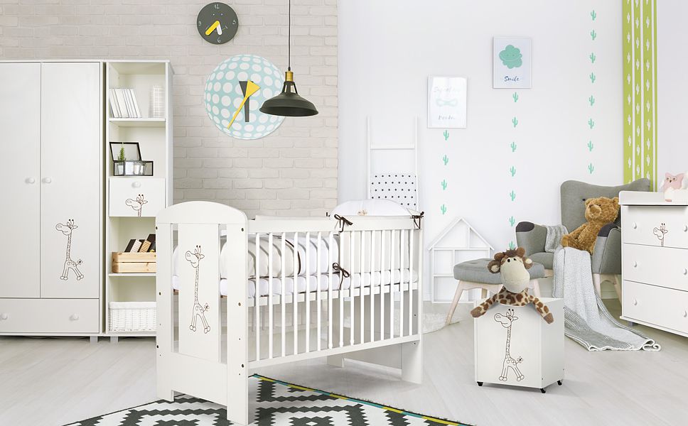 Klupś Safari Giraffe weiß Babyzimmer (Kinderbett 120x60 cm mit Schublade + Wickelkommode + Kleiderschrank)