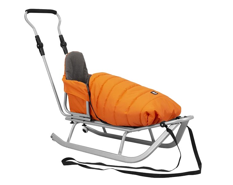 Kunert Rocker A sled with a backrest, a pusher and a sleeping bag